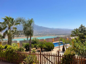 Agradable casa rural con piscina en la Viñuela